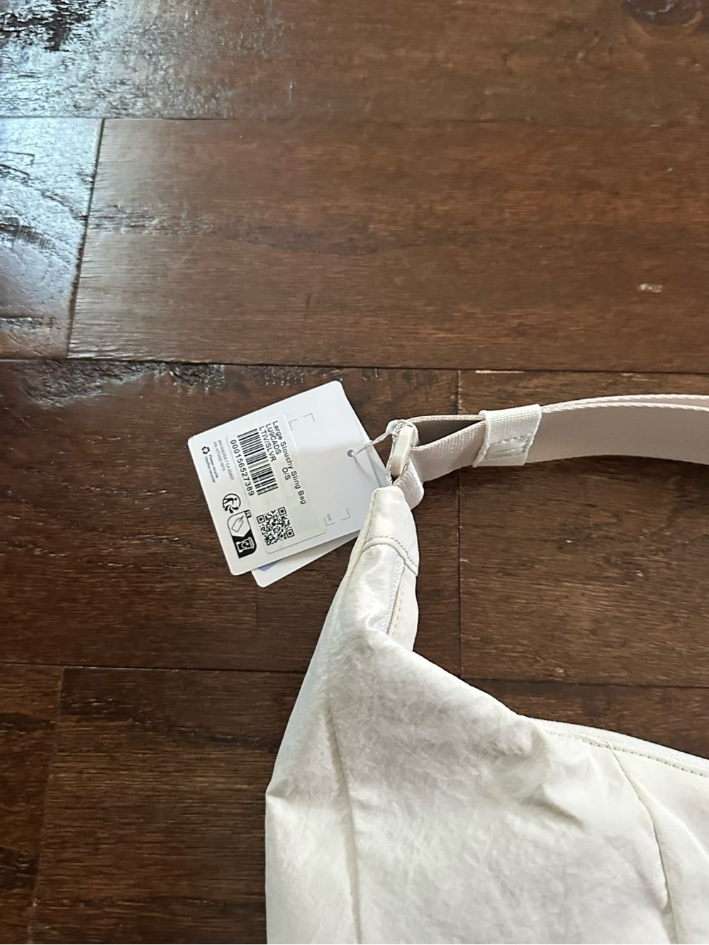 Lululemon Large Slouchy Sling Bag 13L light ivory with silver-NWT - Picture 14 of 16